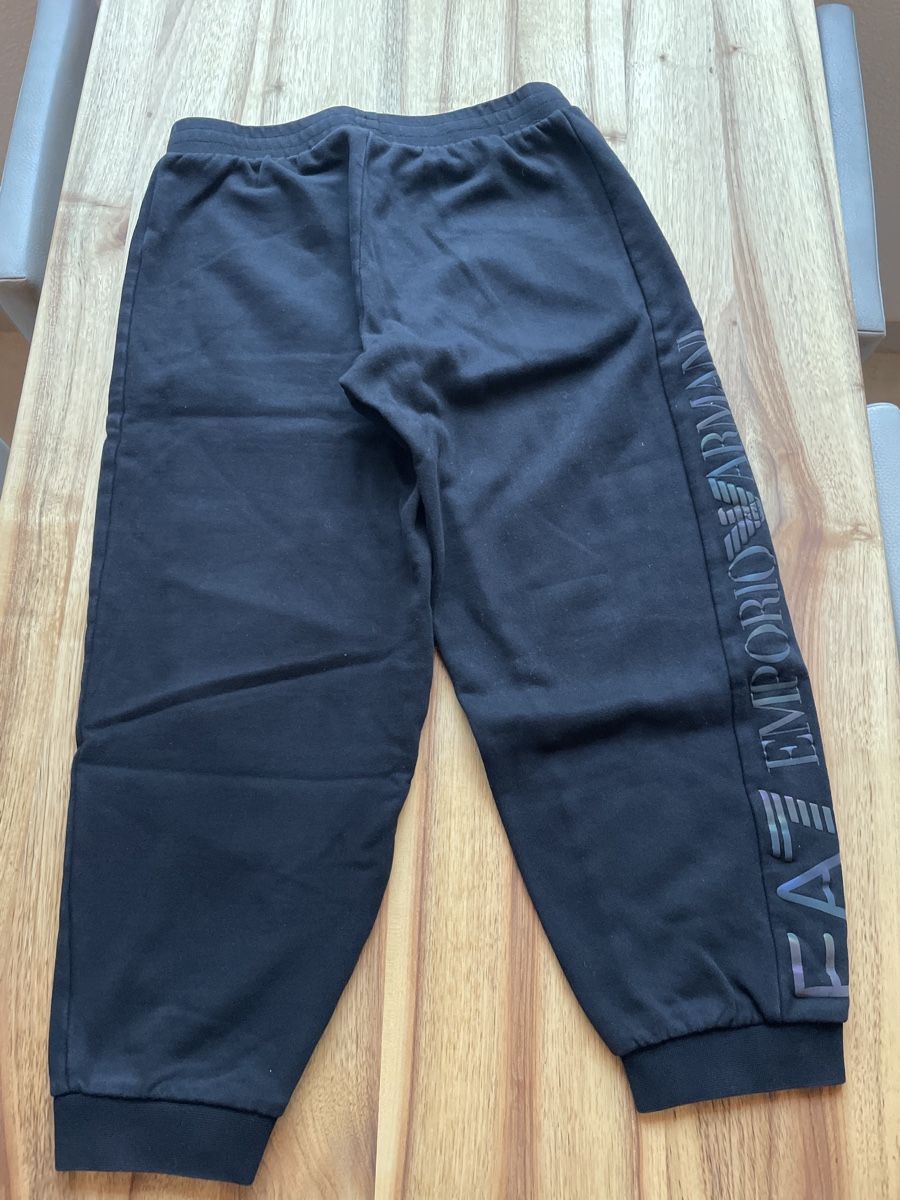Armani Pantaloni: EA7 Emporio Armani Trainerhose – Usato da Wettswil venduto da Chlaettermus 2
