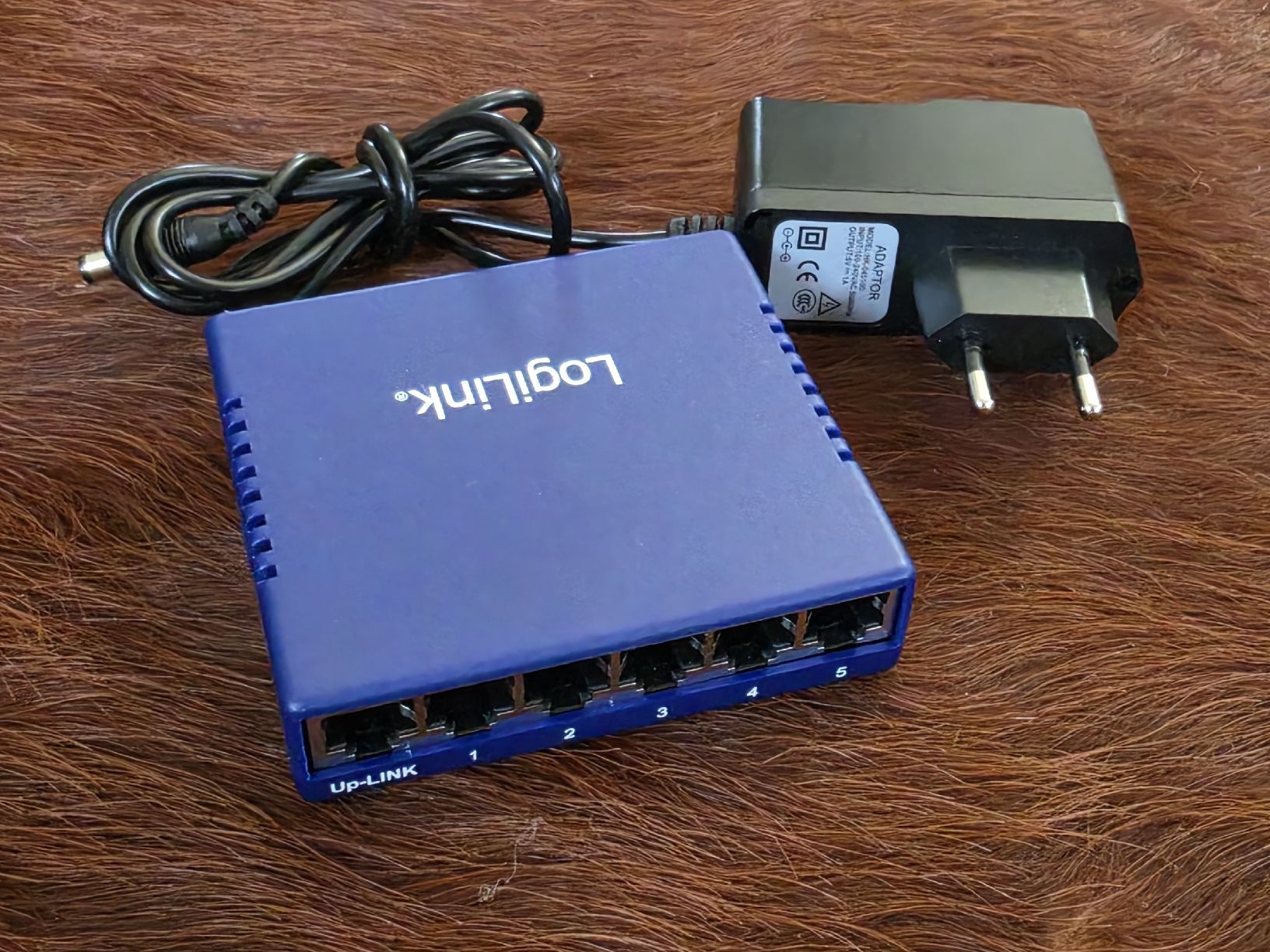 Hub & Switch: LogiLink 5 Port Switch – Usato da Dorf venduto da 2khtar