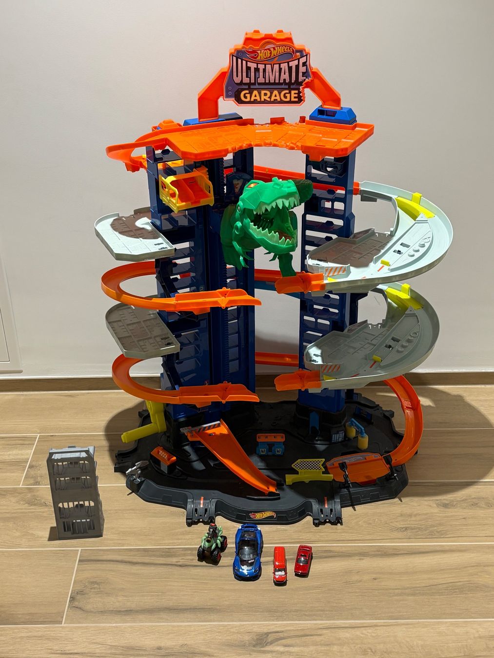 Hot Wheels Circuits: Hot Wheels Ultimate Garage mit T-Rex – D'occasion à Diessenhofen par Fluempel 1
