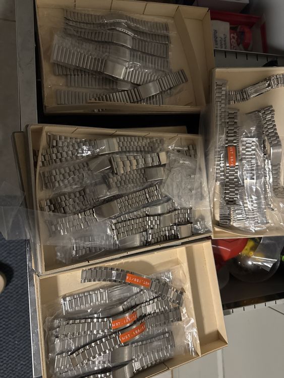 Bracelet De Montre Une Pièce En Acier Inoxydable - Largeurs 16 à 26 Mm - Extrémités Incurvées - Pour Montre à Attaches Standard