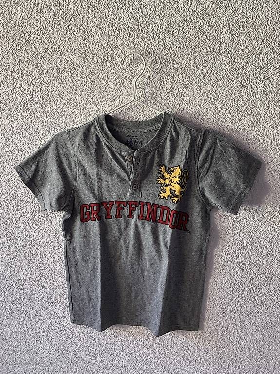 T-Shirts: Gryffindor Shirt von Universal Studios – Gebraucht aus Wahlen b. Laufen von Jeanine_T