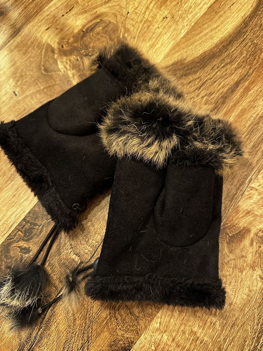 Handschuhe & Handstulpen: Schwarze Handschuhe mit Kunstfell und Strasssteinen – Gebraucht aus Siebnen von luana_cataleya 2