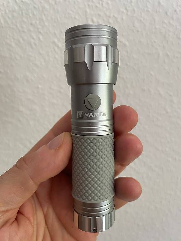 Lampade: Lampe de poche UV – Usato da Genève venduto da r00_6lq9