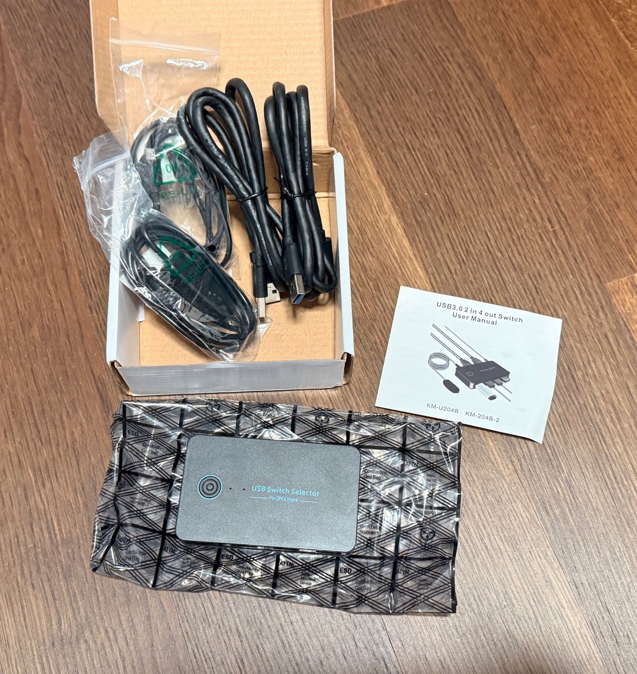 Hubs & Switches: USB 3.0 Switch Selector für 2 PCs und 4 USB Geräte – Gebraucht aus Regensdorf von michaljanata