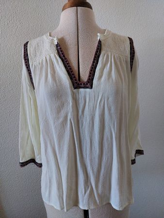 ba&sh Bluse Grösse S creme Stickerei mit V-Ausschnitt