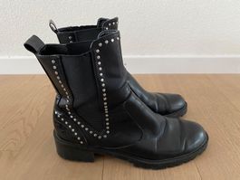 Stiefelette schwarz mit Nieten (Gr. 39)