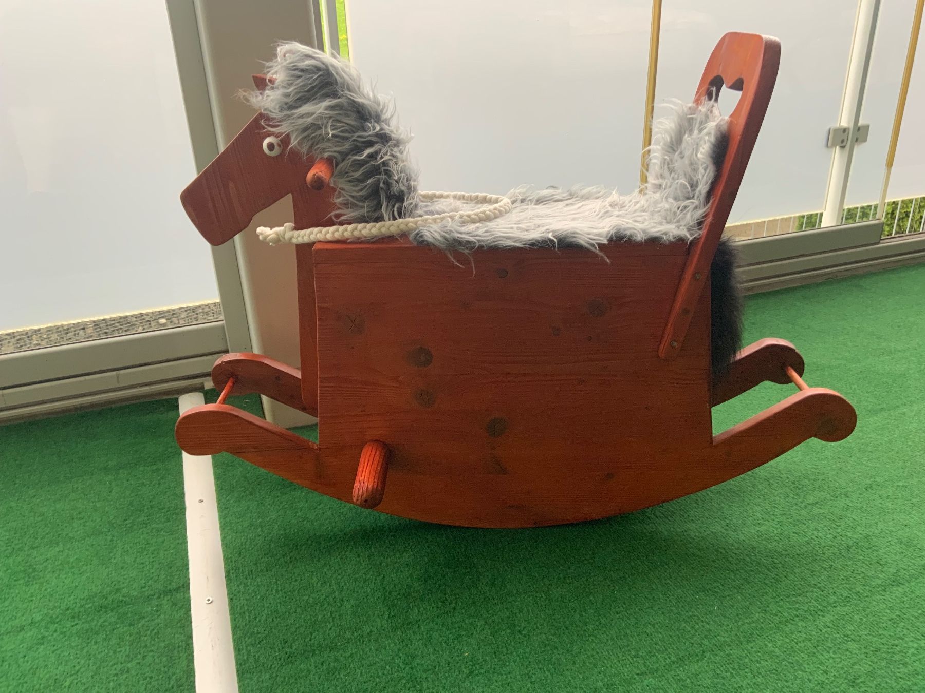 Jouets: Schaukelpferd – D'occasion à Schübelbach par Hecht11. 2