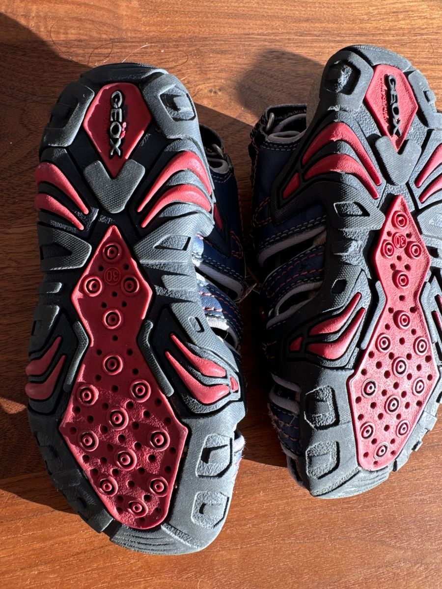 Scarpe per ragazzi: Offene Schuhe Geox gr.30 – Usato da Oberägeri venduto da Loup18 1