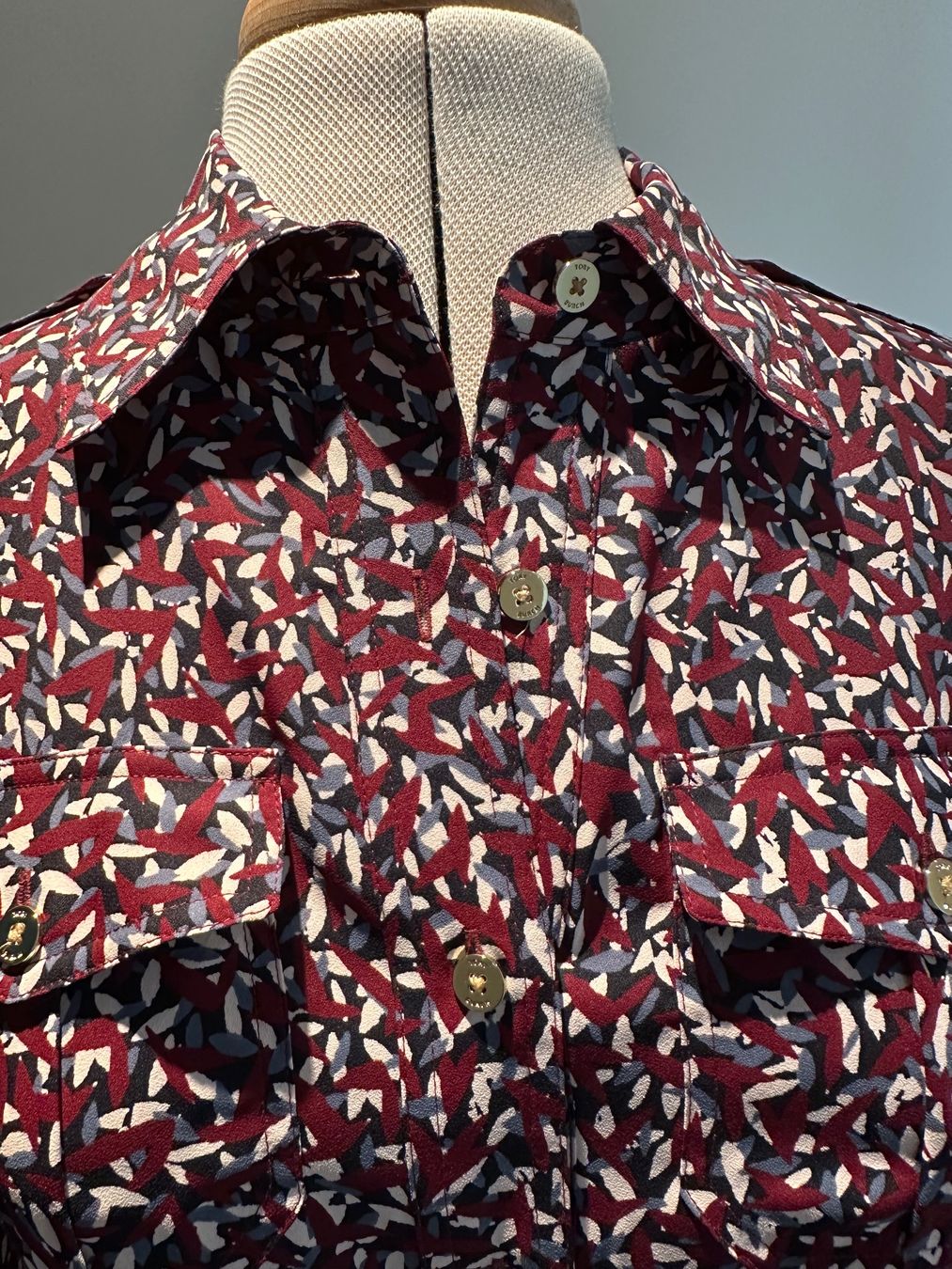 Tory Burch Camicette: Tory Burch Red Agate Confetti Blouse US 0 – Nuovo e nell'imballaggio originale da Trin venduto da kat_pmj8