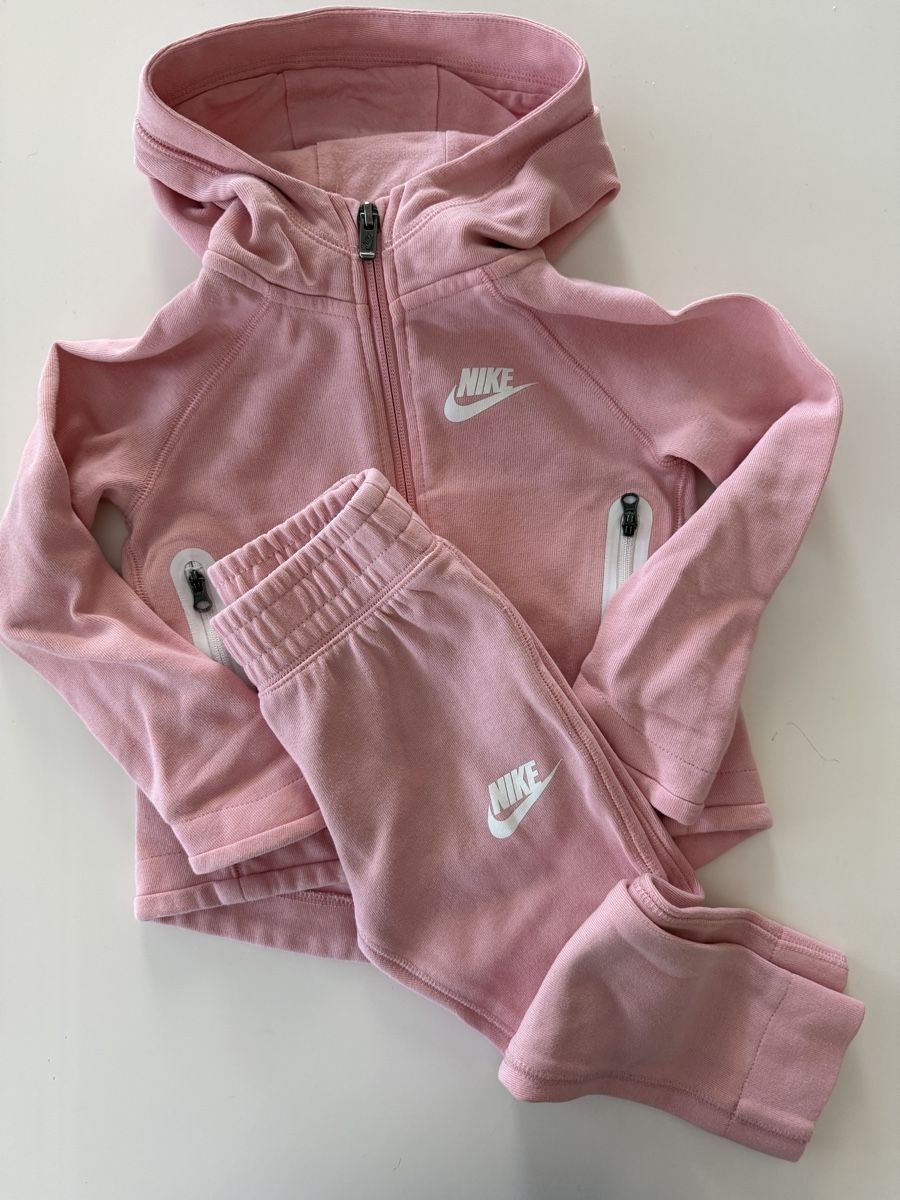 Nike Jumpsuits: Tuta Nike Fleece bimba – D'occasion à Bellinzona par mon_2wjn