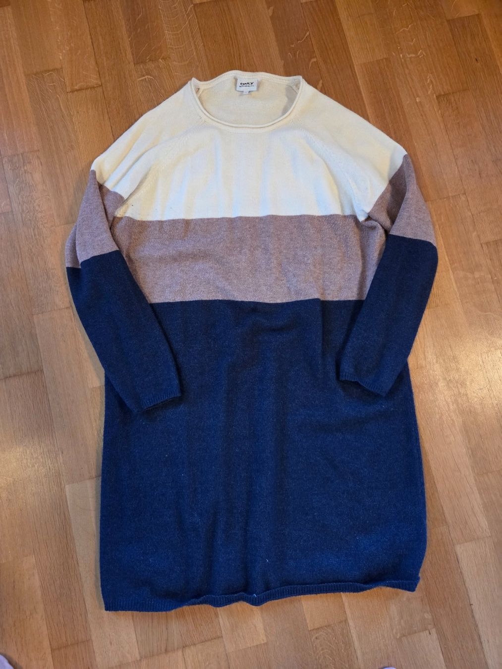 Only Vestiti: Schwangerschaftskleid – Usato da Lobsigen venduto da Ramseier87