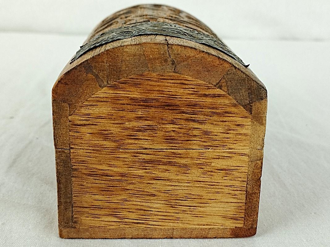 Coffres: Schatztruhe aus Holz – D'occasion à Schübelbach par Restwert_Schubelbach 2