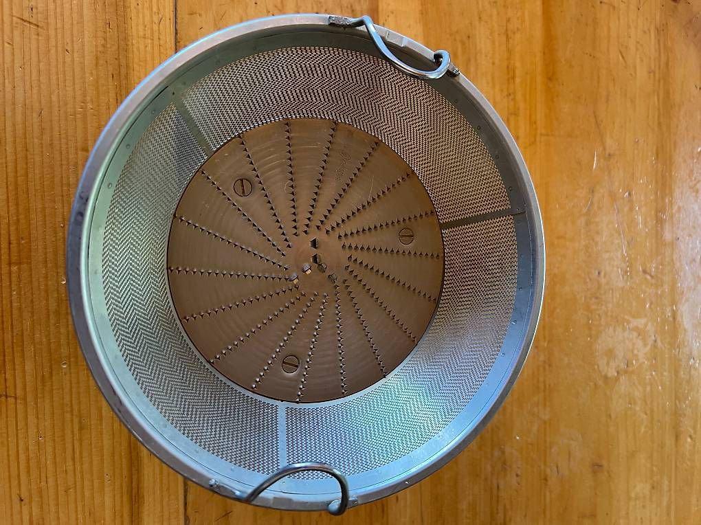 Elettrodomestici da cucina: Extracteur de jus J80 Robot Coupé – Nuovo e nell'imballaggio originale da Ovronnaz venduto da ddo_6lbf 1