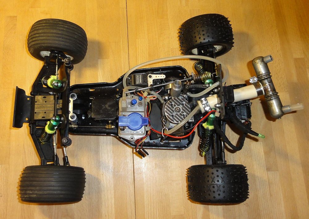 Tamiya Stadium Truck Chassis mit Servos und 2,5 ccm Motor Kaufen auf
