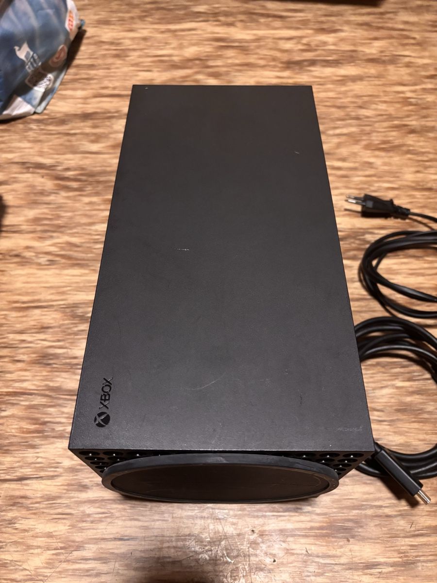 Microsoft Console: Xbox series X 1 Terabyte Mit kabeln und 2 controller – Usato da Grindelwald venduto da jec_28gv 2