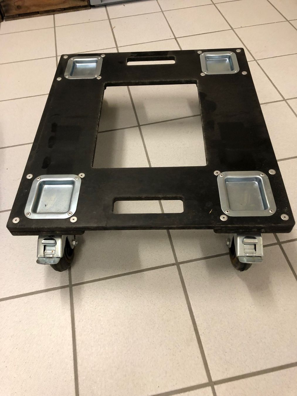 Valigie: Robuster Alukoffer/Transportbox (fahrbar) – Usato da Widen venduto da Himan 5