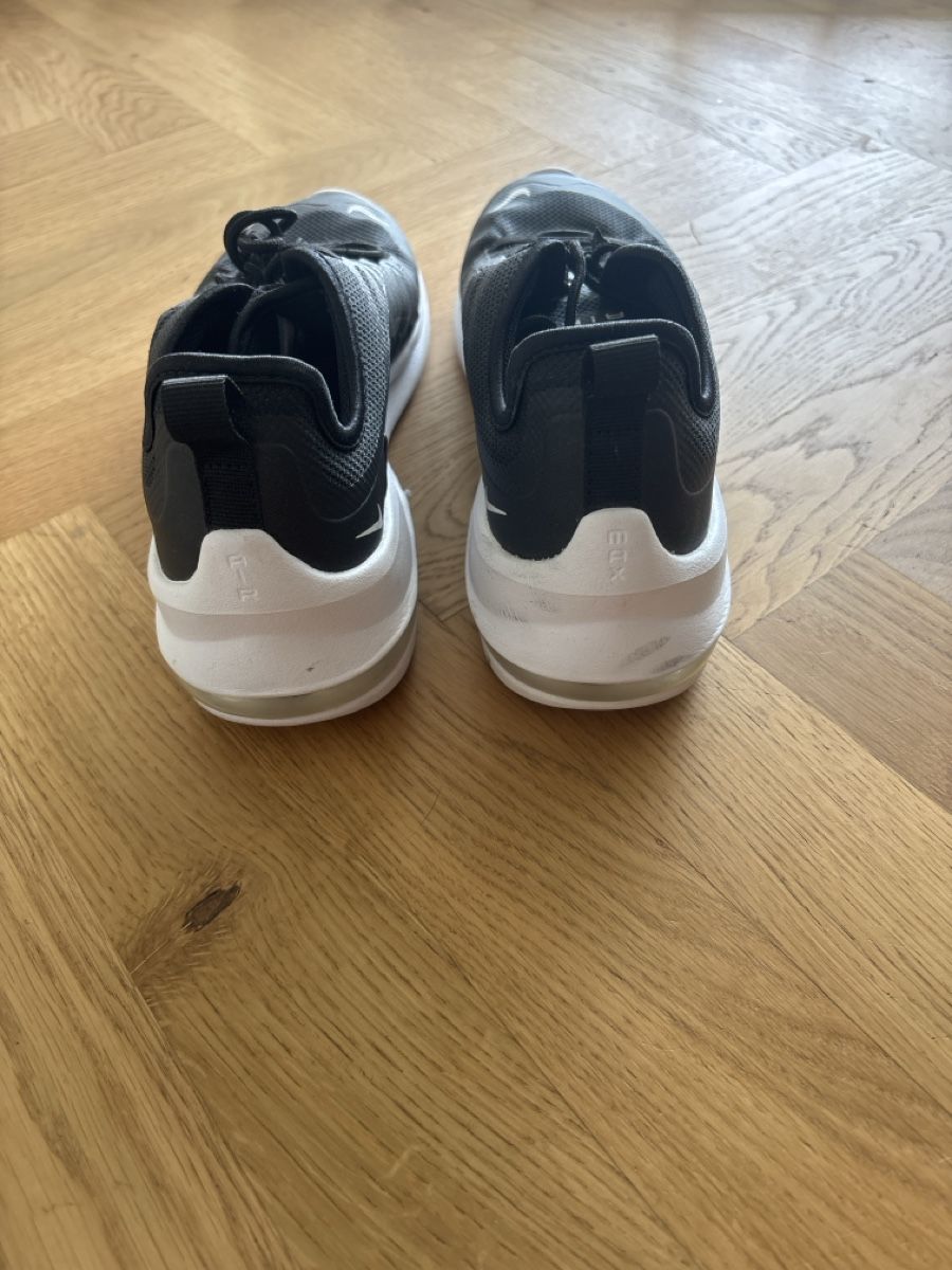 Nike Scarpe da uomo: Nike Air Hallenschuhe, Grösse 42 – Nuovo (secondo la descrizione) da Wohlen AG venduto da Michi761 2