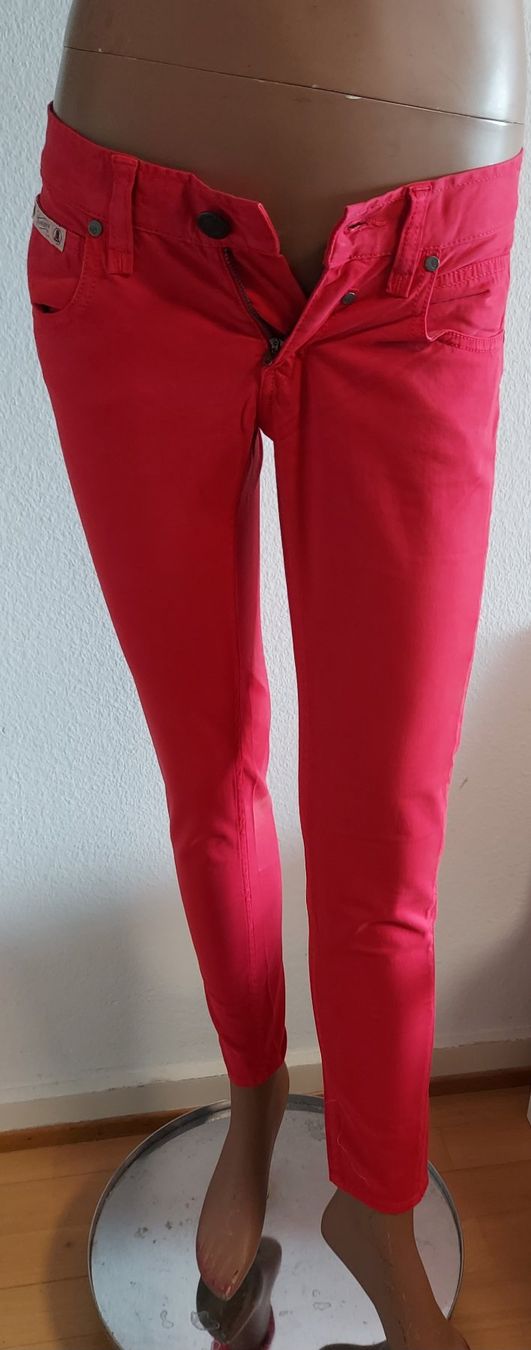 Herrlicher Jeans: Neue Herrlicher Damen Jeans Gr. 27 Rot – Neu und originalverpackt aus Basel von Allerlei-Basel