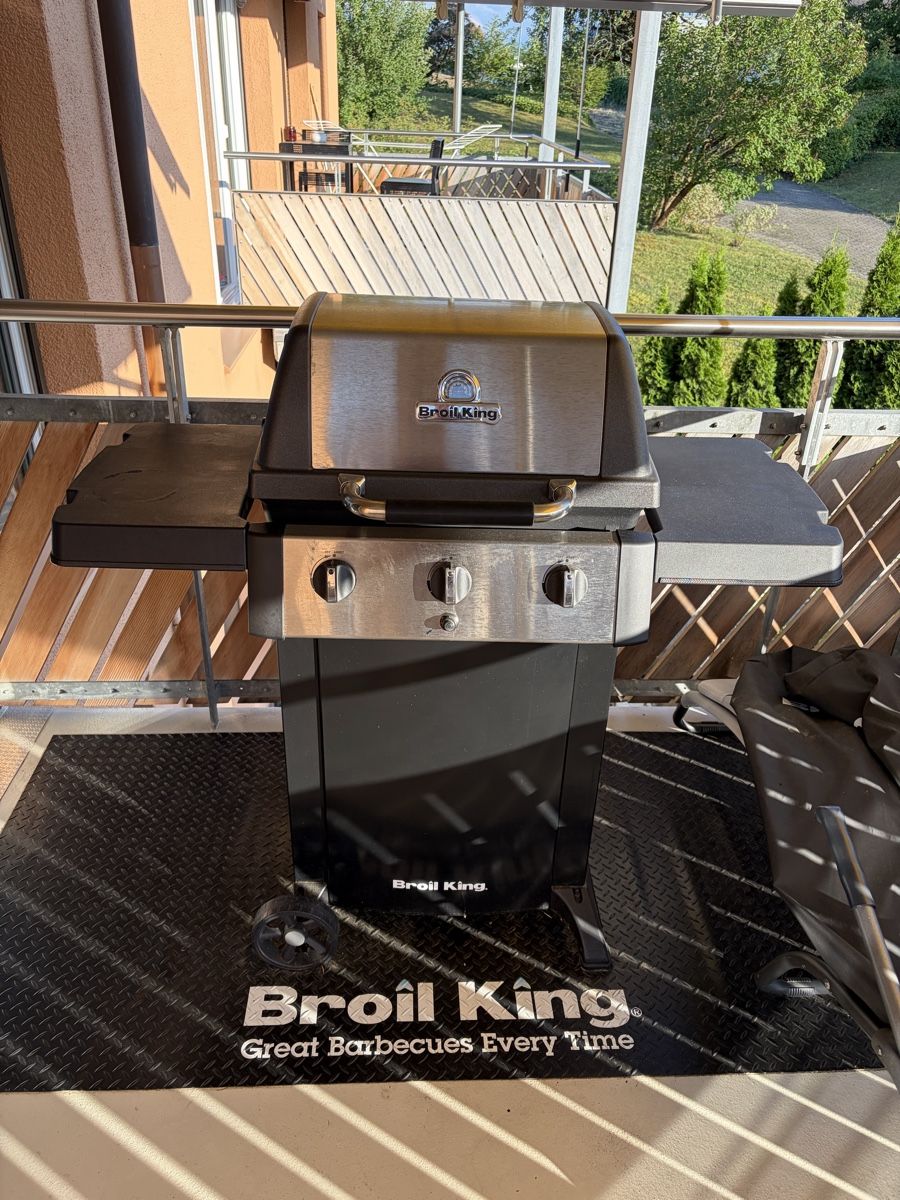 Griglie: Broil King Grill mit 3 Brennern, gebrauchter Zustand – Usato da Zumikon venduto da fbi10