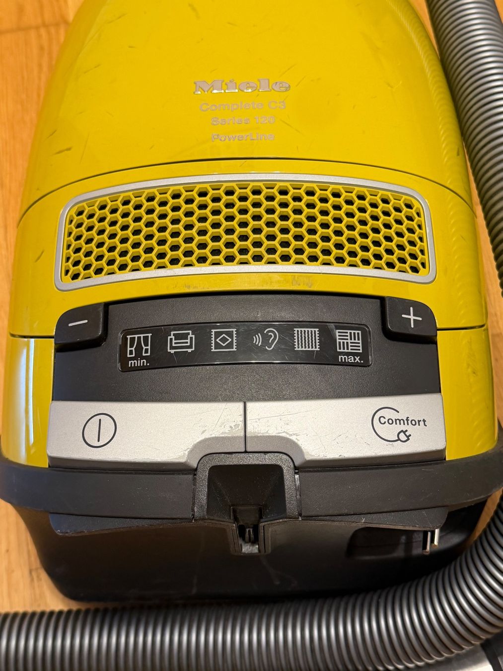 Miele Aspirapolveri & Accessori: Miele Staubsauger Complete C3 Series 120 Power Line – Usato da Chur venduto da Caroline__ 3