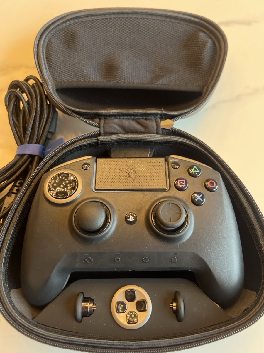 Razer Controller: Razer Raiju Ultimate Wireless PS4 Controller - Schwarz – Neu (gemäss Beschreibung) aus Wollerau von Plakatfreund 3