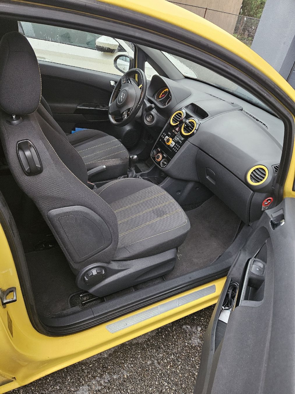 Opel Autos: Opel Corsa 1.4L 2011 – Gebraucht aus Broc von ate_6svb 4