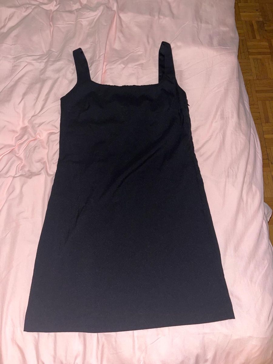 H&M Kleider: Robe d'été noire – Gebraucht aus Grand-Lancy von eli_x5k9