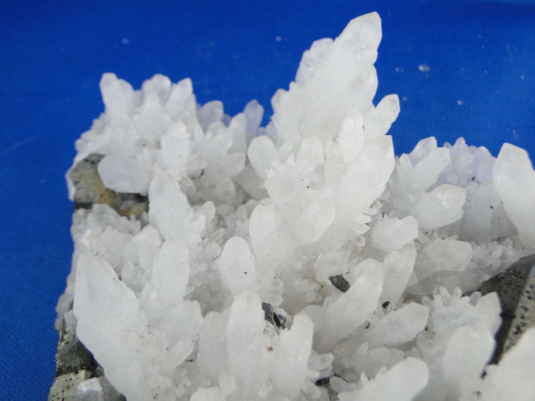 Mineralien & Heilsteine: Bergkristall mit Tetrahedrit – Gebraucht aus Schinznach Bad von Demerald 4