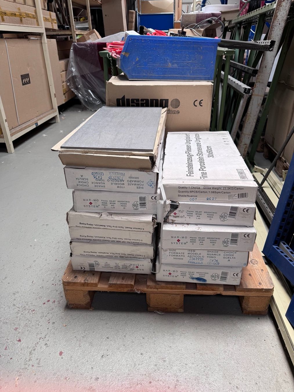 Rivestimenti per pavimenti: Steinplatten / Feinsteinzeug-Fliesen – Restposten – Nuovo e nell'imballaggio originale da Emmenbrücke venduto da Fabrikverkauf