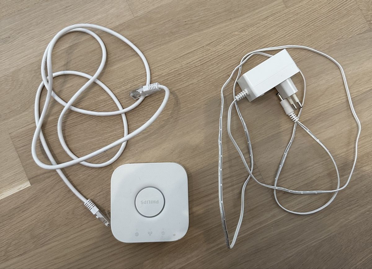 Philips Hub & Switch: Philips Hue Bridge – Usato da Hittnau venduto da YN97