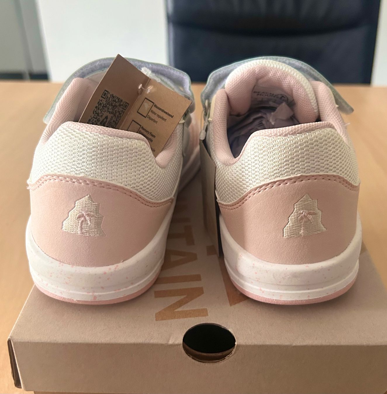 Schuhe für Mädchen: Sneakers 35 – Neu und originalverpackt aus Bellinzona von RossoScarlatto 4