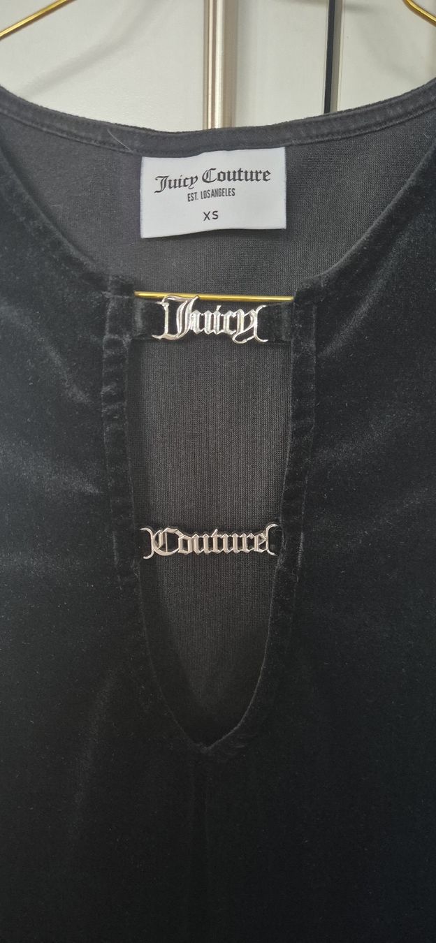 Juicy Couture Vestiti: Juicy Couture Samt Kleid Schwarzer Hingucker, Grösse XS – Usato da Bubikon venduto da NaralieG 1