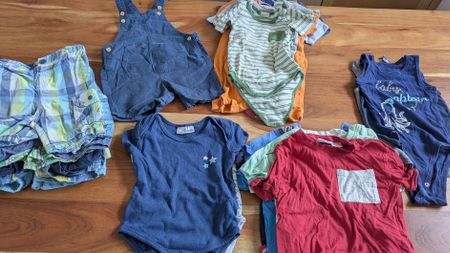 Kleiderpaket Junge 29ig teilig Grösse 86 Sommer