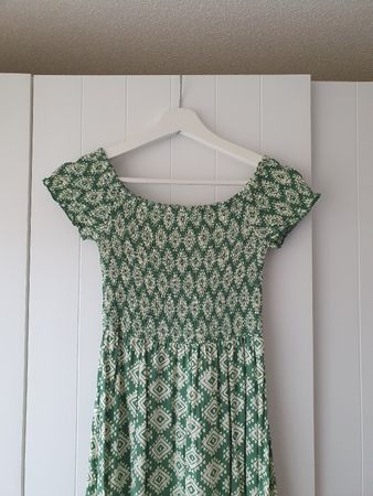 Grünes Maxikleid mit Muster S/36