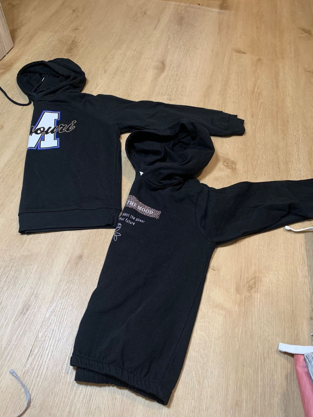 Lotti & Set di vestiti: Kapuzen Pullover Gr.M – Usato da Niederhasli venduto da Nati134
