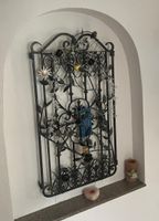 Schmiedeeiserne Wand/Fenster Dekoration mit Rosen Ranken