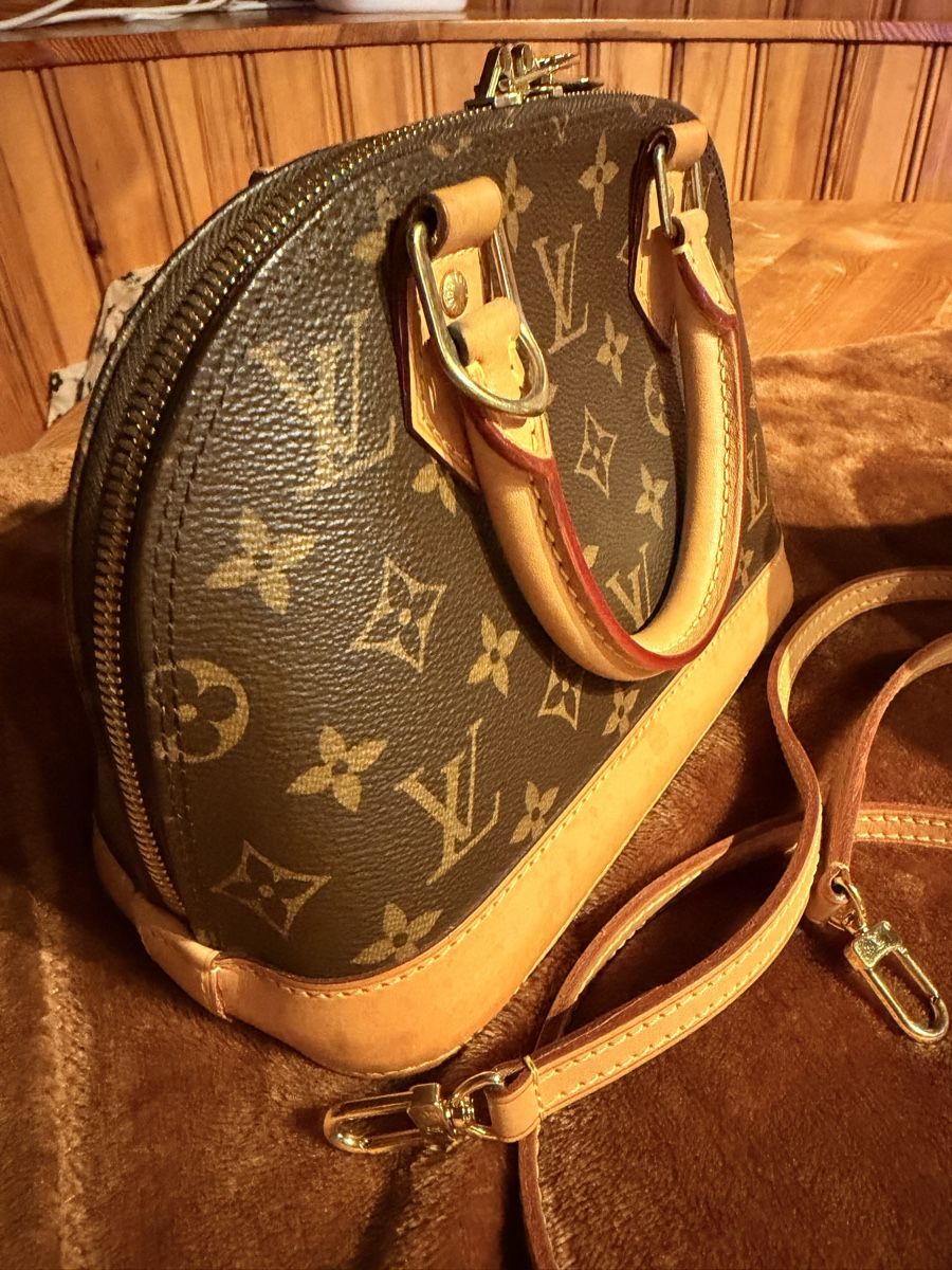 Louis Vuitton Sacs femmes: Louis Vuitton Alma BB Monogram Canvas handbag used – D'occasion à Troistorrents par gen_55p7 4