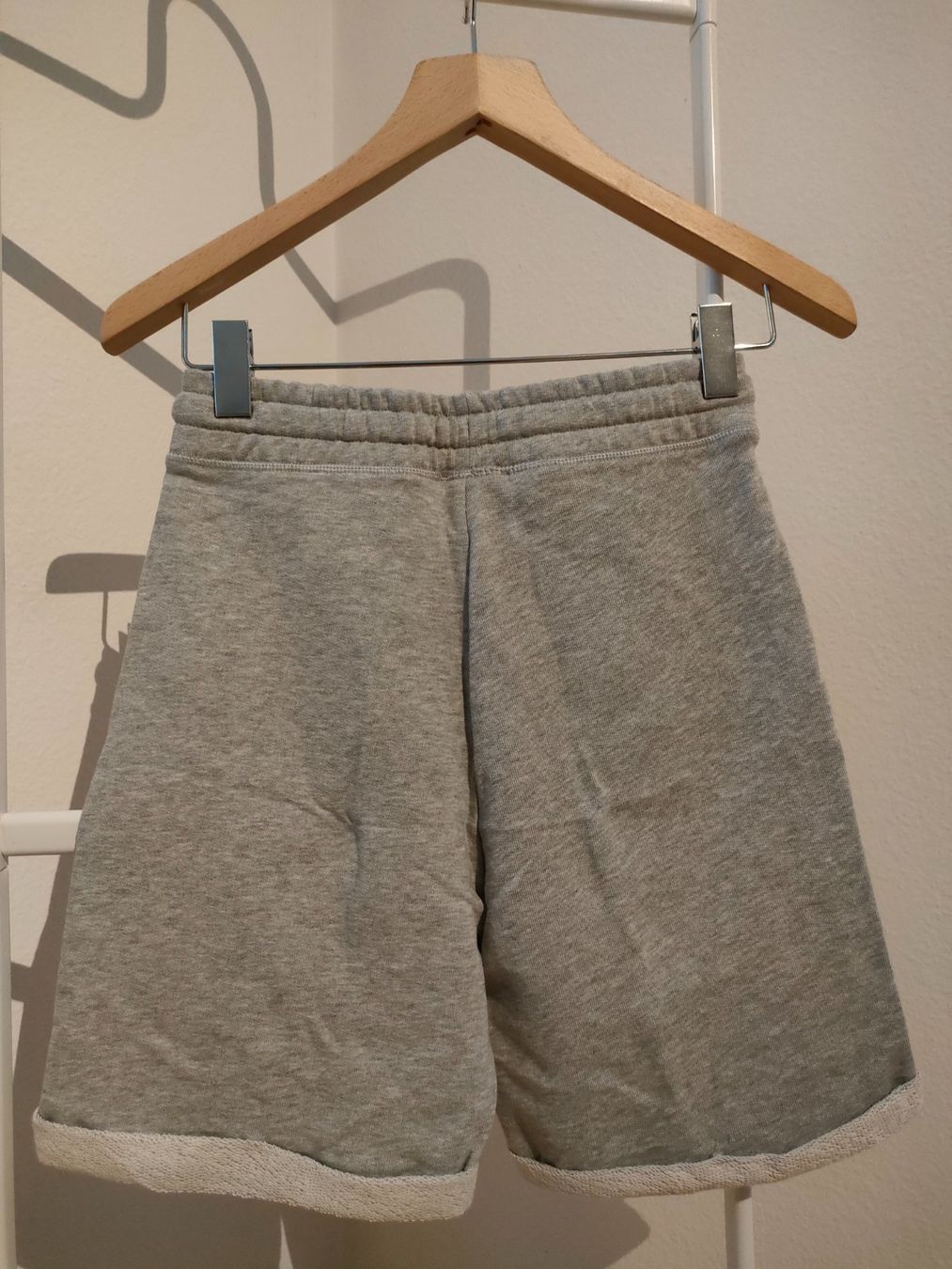 Hosen: Sportliche und wunderschöne Shorts grau – Neu (gemäss Beschreibung) aus Dietikon von MJ_Sporting 2