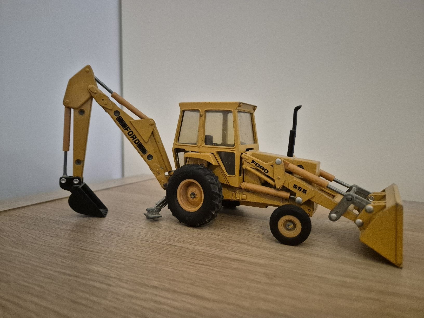 Kit di modellismo & Modellini statici: Ford 555 Baggerlader Spielzeug – Usato da Fischbach-Göslikon venduto da Nuno85 1
