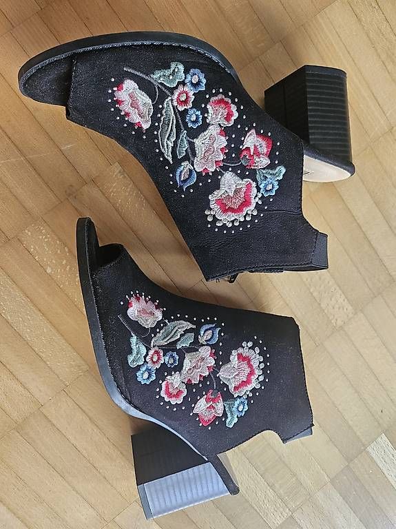 Scarpe da donna: Primark Boots/Peeptoe heels – Usato da Bern venduto da Koeivi2000