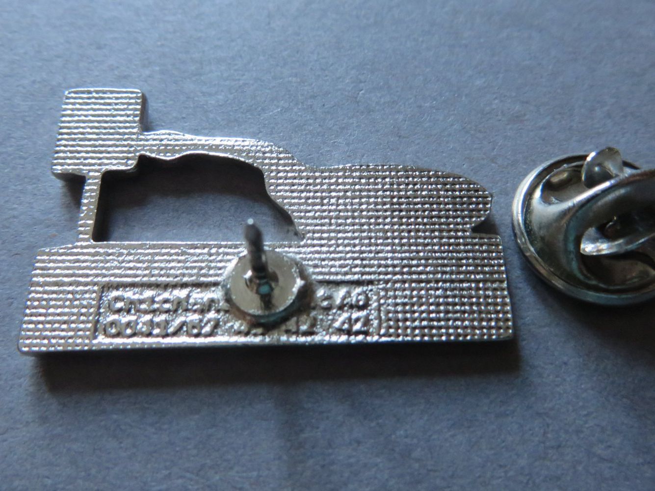 Placchette & Badge: PIN SEEDAMM CENTER PFÄFFIKON SZ, SCHWAN PARKING – Usato da Neuhausen venduto da luckimucki 1
