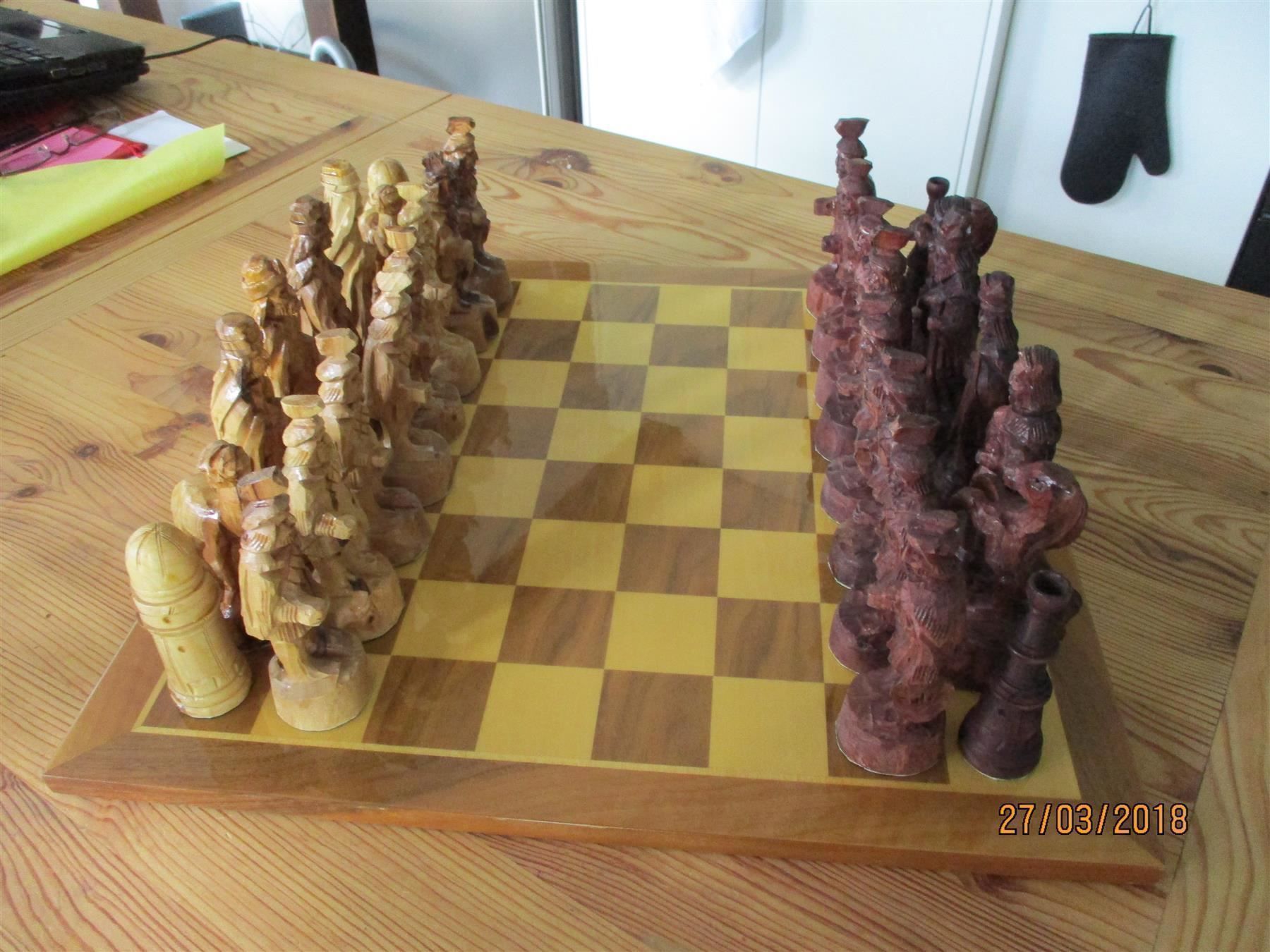 Giochi: Handgeschnitzte Schach Figuren – Usato da Liestal venduto da Disc-Point