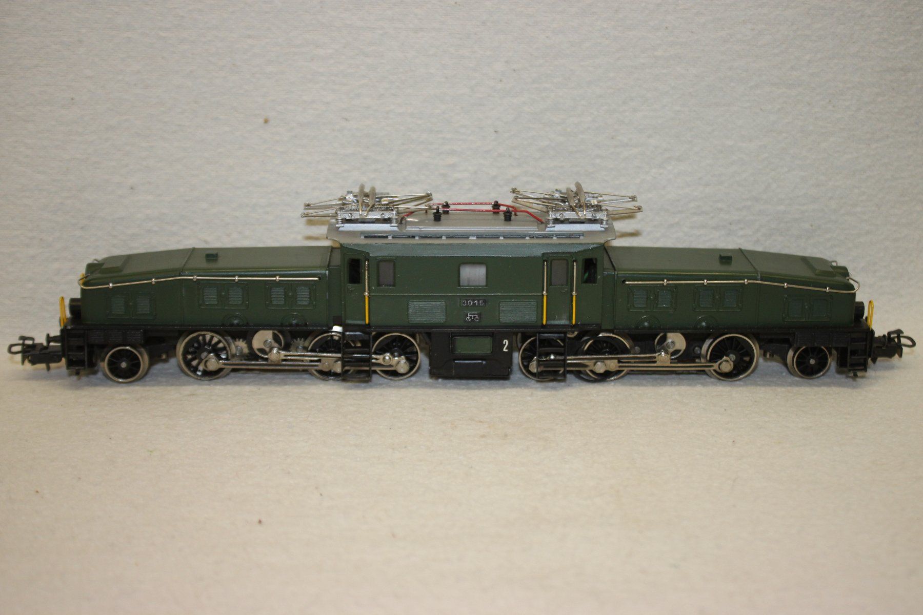 Märklin Modellini di ferrovie: Märklin HO Krokodil 3015 – Usato da Thun venduto da Eika43 1