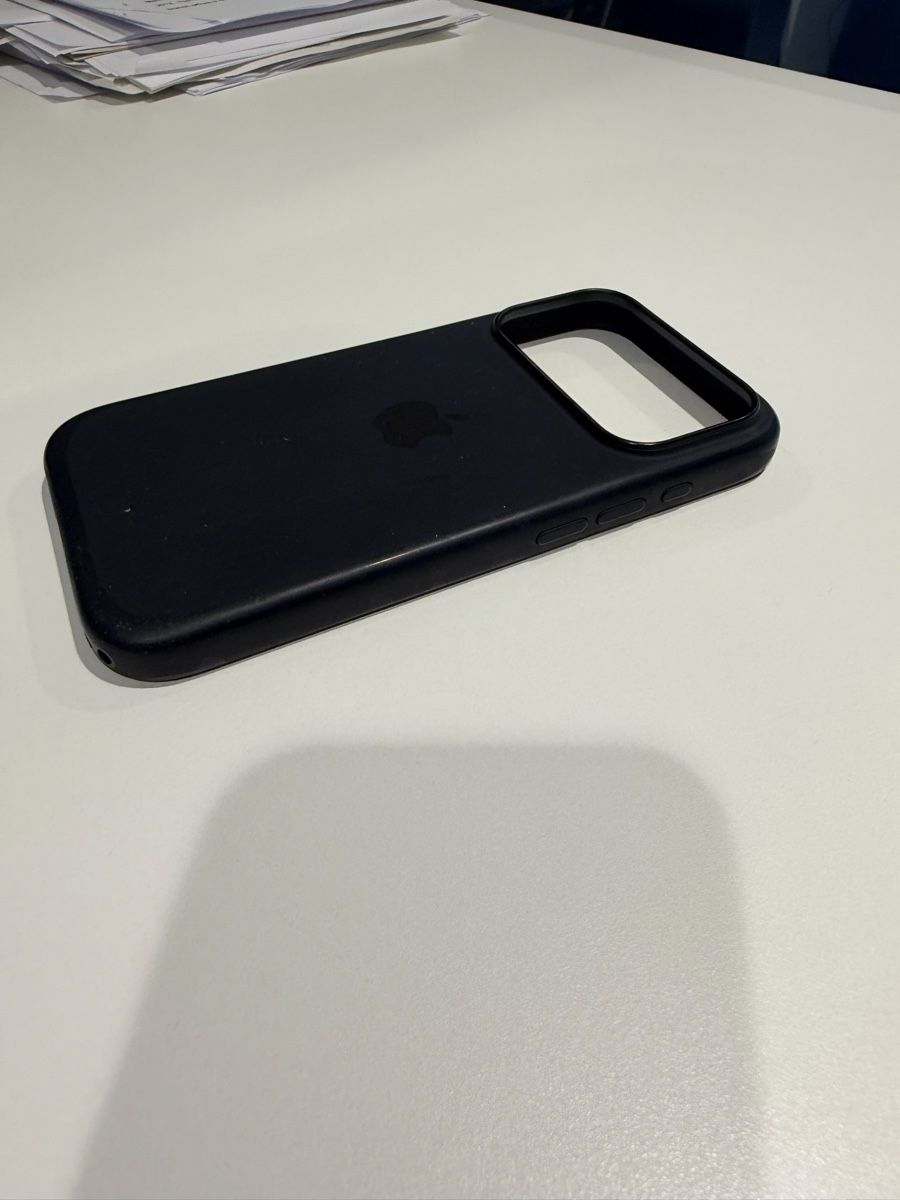 Apple Covers & Schutzfolien: Apple Coque silicone iPhone 17 pro midnight blue – Gebraucht aus COMMUGNY von toutdoitdisparaitre 3