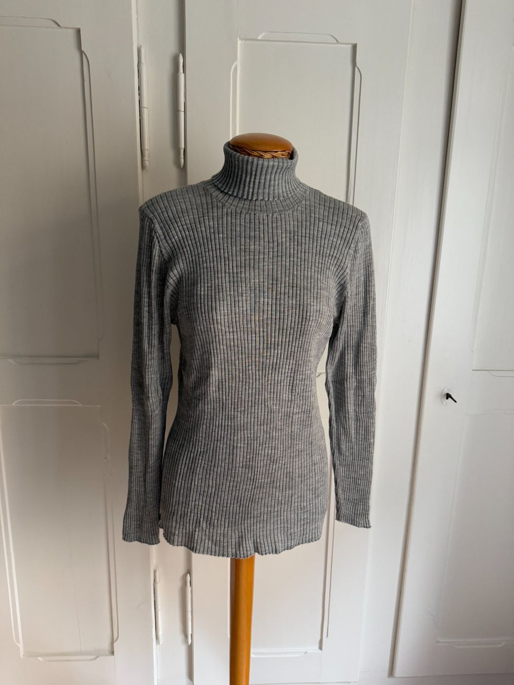Uniqlo Maglioni & Felpe: UNIQLO - Rollkragenpullover hellgrau gerippt L – Usato da Zürich venduto da Diazaio