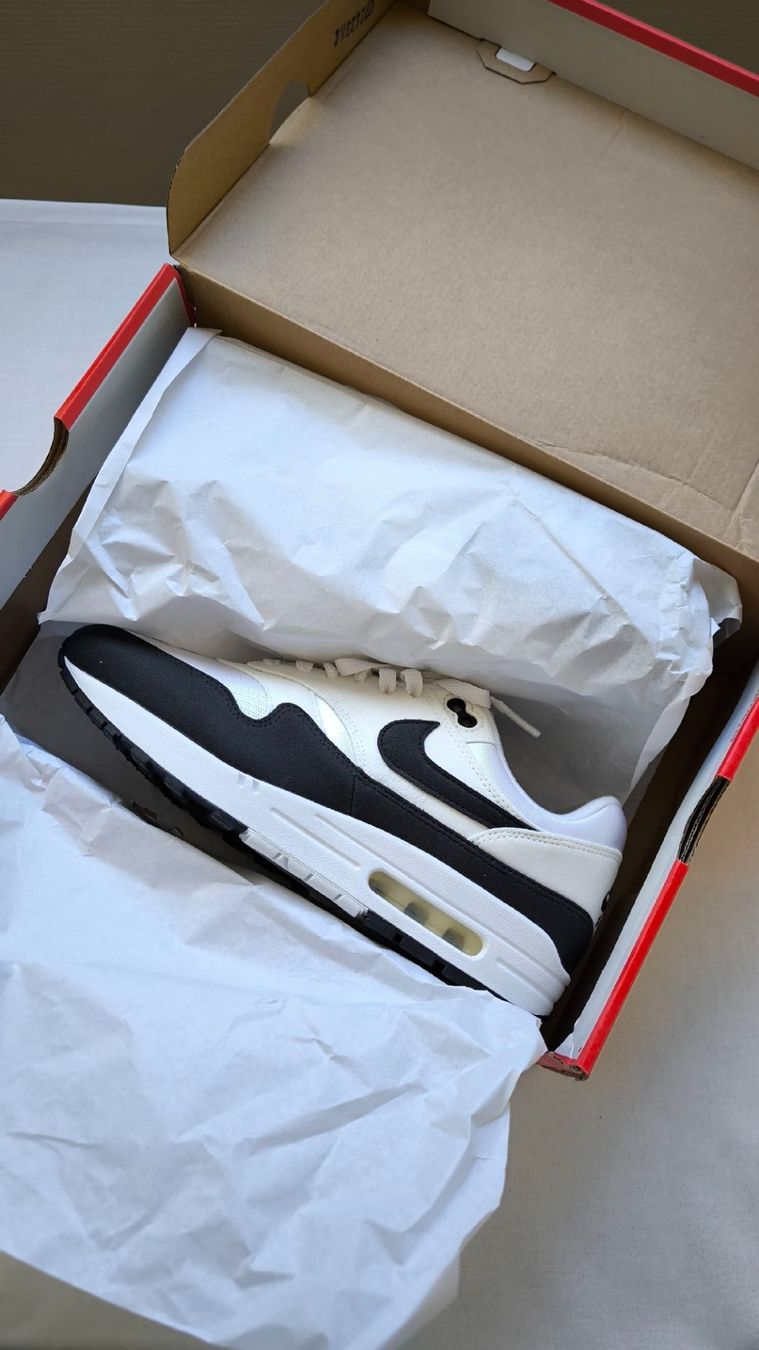 Nike Herrenschuhe: Nike - Air Max 1 Essential "Panda" - EU 43 – Neu und originalverpackt aus St-Prex von Deetouch