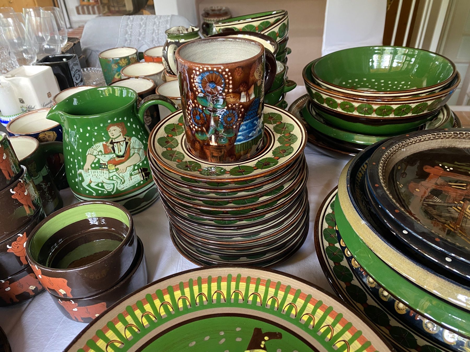 Set di piatti: Geschirr Set mit Bauernmalerei – Usato da Davos Platz venduto da che_qzn8 2