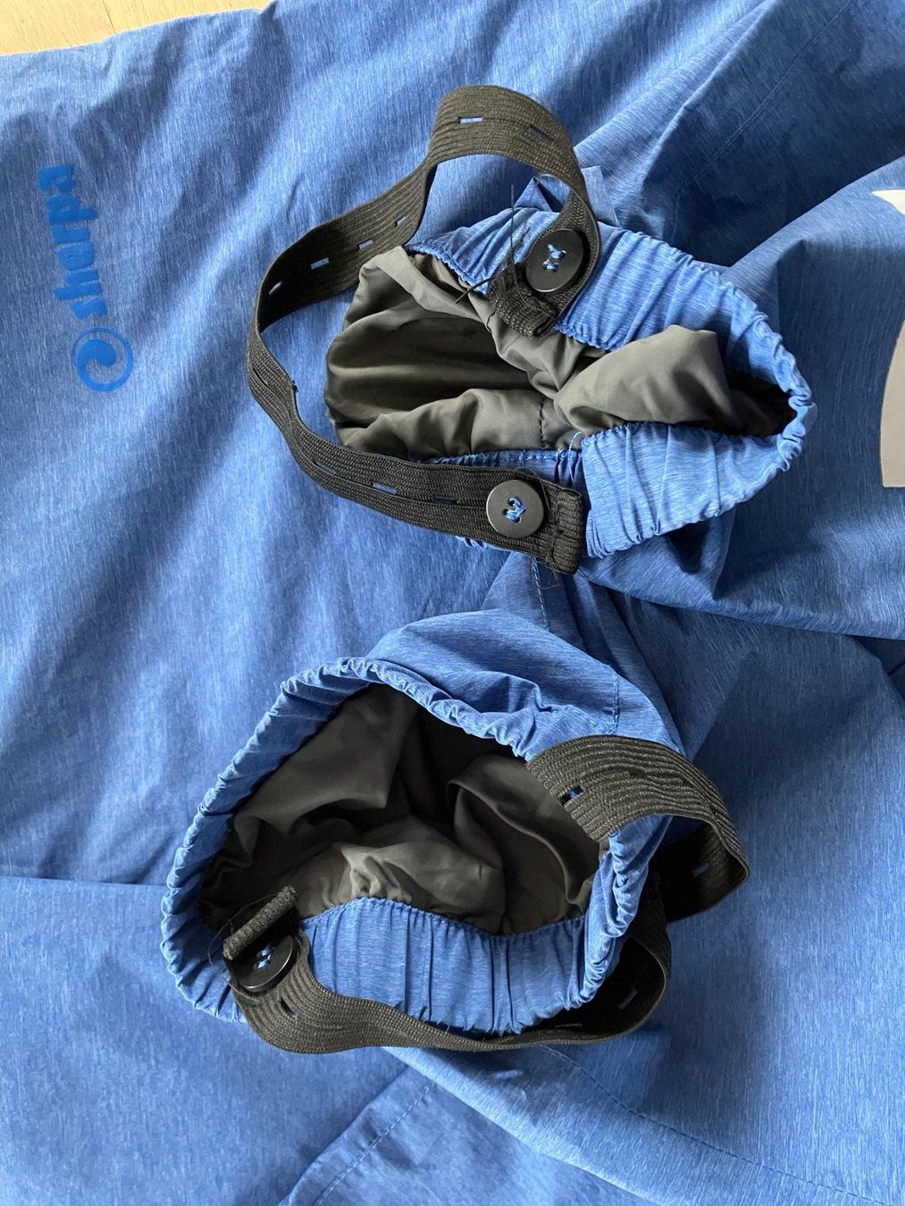 Sherpa Pantalons: Regenhose hellblau - 146/152 – D'occasion à Bern par Tante4Emma 2