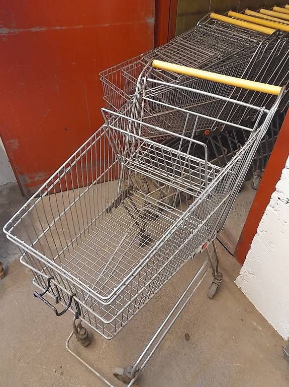 Autres articles pour la maison: Einkaufswagen – D'occasion à Guttannen par tel_yp8x 4