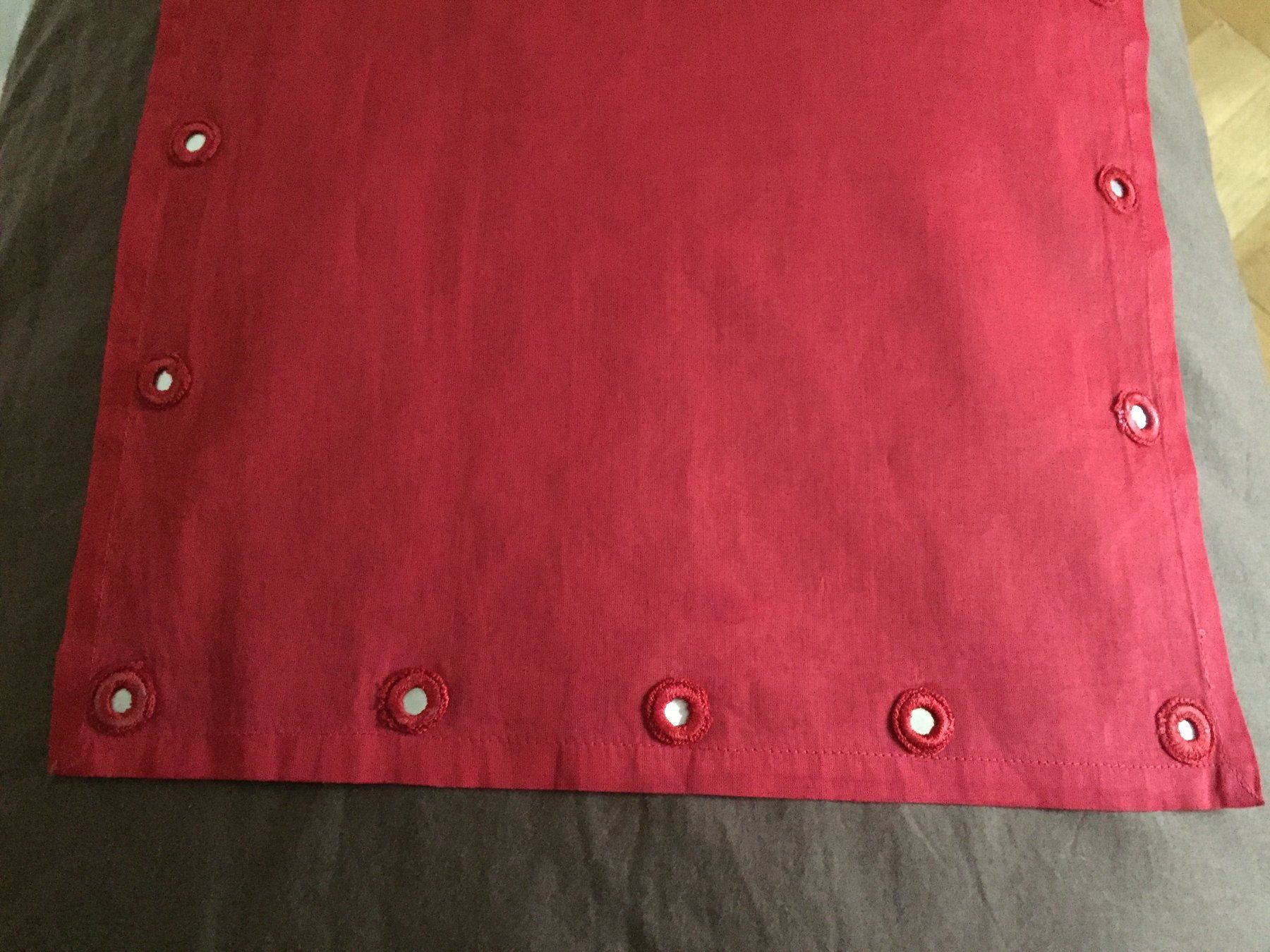 Tutte le decorazioni: Quatre sets de table rouge - NEUF - Dimensions : 45x34cm – Nuovo (secondo la descrizione) da Genève venduto da Donnet2 1